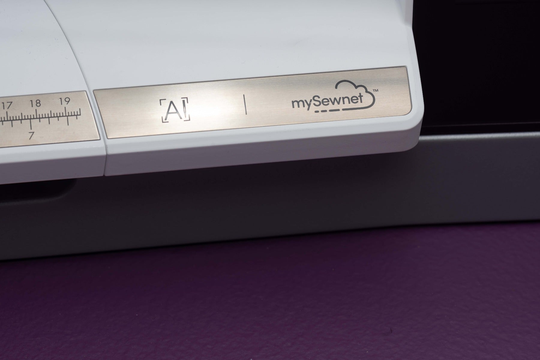 Macchina per cucire e ricamare Pfaff Creative Icon 2 con software platinum