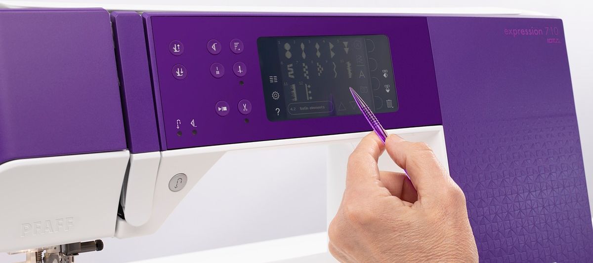 Macchina per cucire elettronica Pfaff Expression 710 con 5 anni di garanzia e piano allungabase omaggio