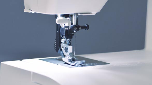 Pfaff Select 3.2 per cucire meccanica con 5 anni di garanzia e set aghi omaggio