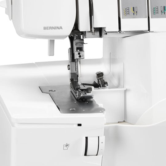 Bernina tagliacuci 450L con 10.000 metri di filo omaggio 5 anni di garanzia