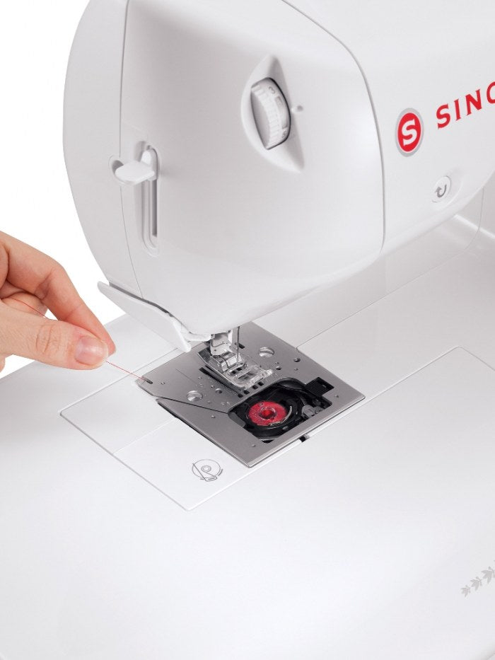 Macchina per cucire elettronica Singer One con piedino tagliacuci e 5 anni di garanzia