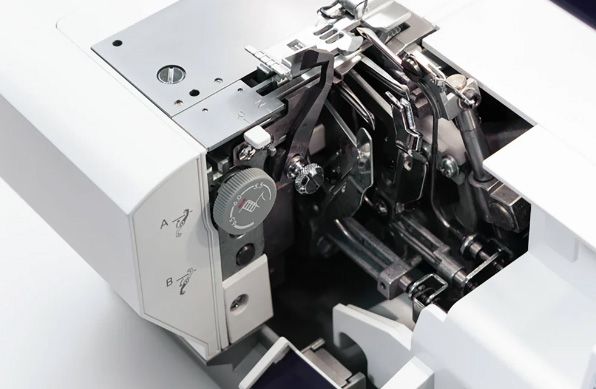 Pfaff Admire 6000 Tagliacuci con punto di copertura tensioni autoregistranti ed infilatura automatica ad aria 5 anni di garanzia