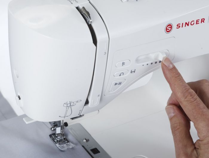 Macchina per cucire elettronica Singer Confidence 7640 con borsa singer Omaggio e 5 anni di garanzia
