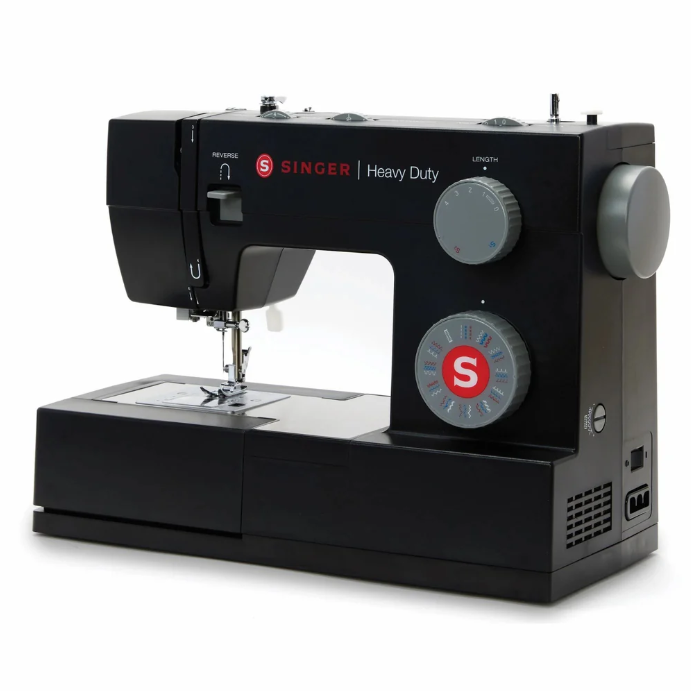Singer 4432 Black Edition con borsa Singer e piedino tagliacuci