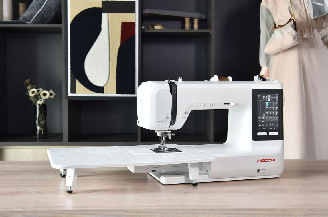 Macchina per cucire elettronica Necchi Creator C700 con Doppio Trasporto (DFS) + Piano prolunga