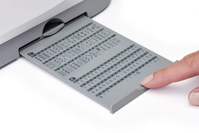 Macchina per cucire Singer ELITE CE 677 con piedino tagliacuci e 5 anni di garanzia