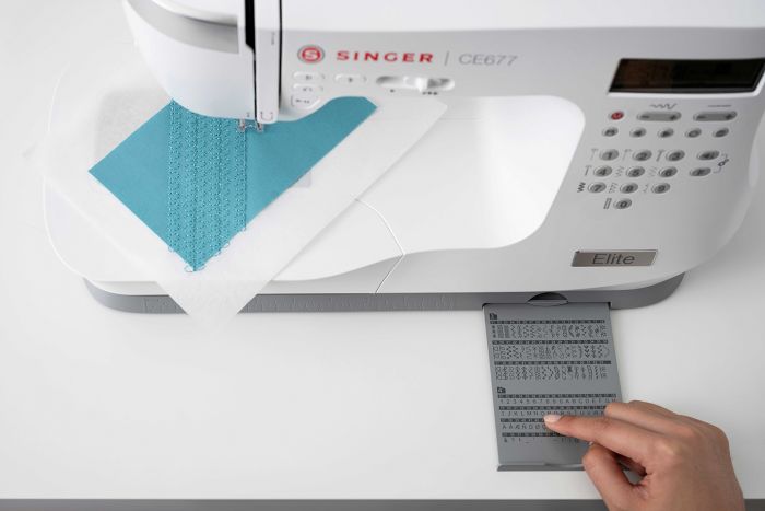 Macchina per cucire Singer ELITE CE 677 con piedino tagliacuci e 5 anni di garanzia