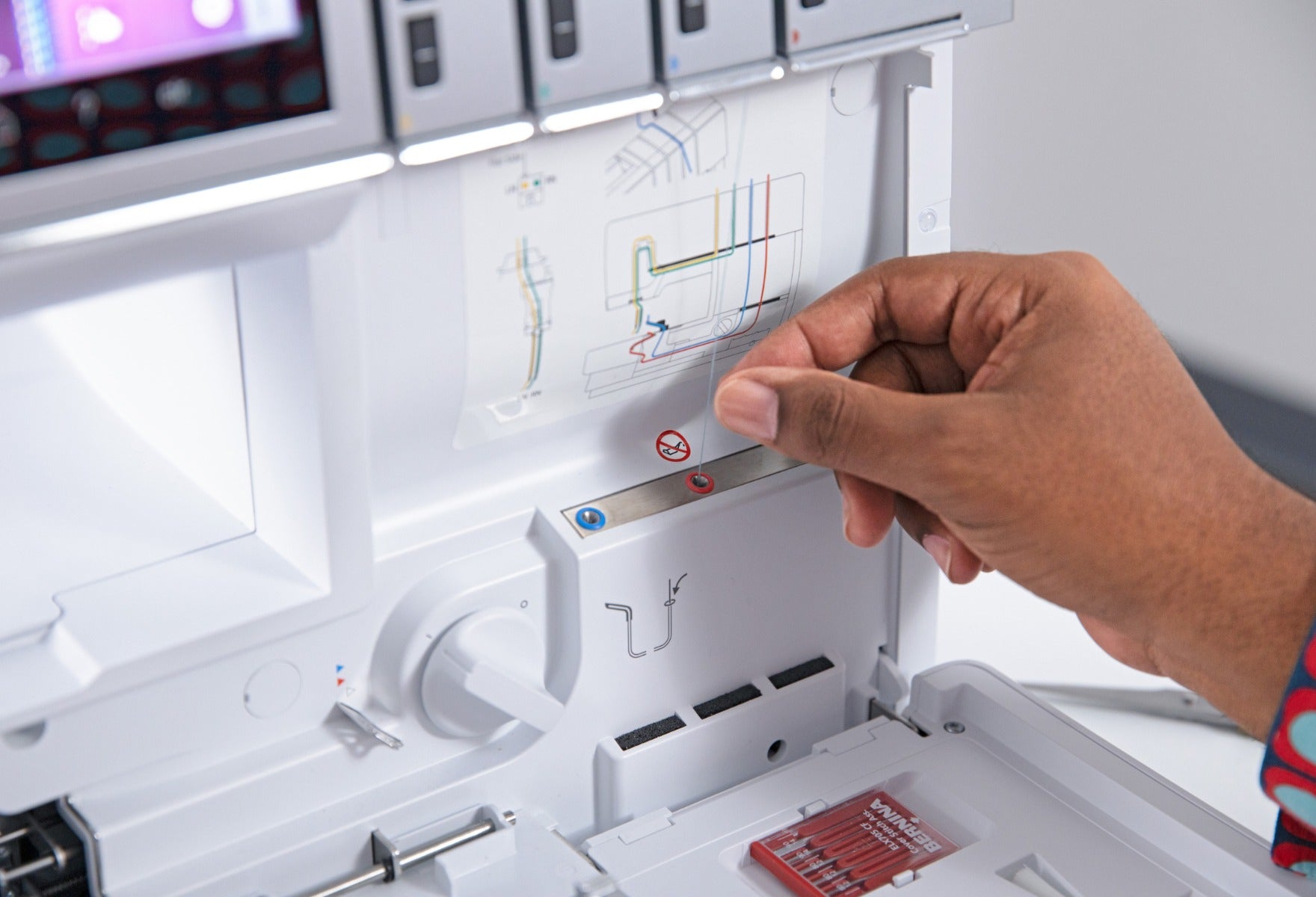 Tagliacuci Bernina L860 - Cucireonline