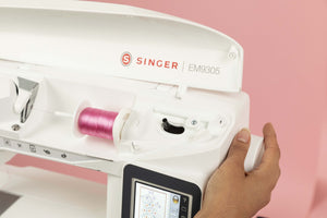 Macchina per ricamo Singer EM9305 con software gold omaggio e 5 anni di garanzia