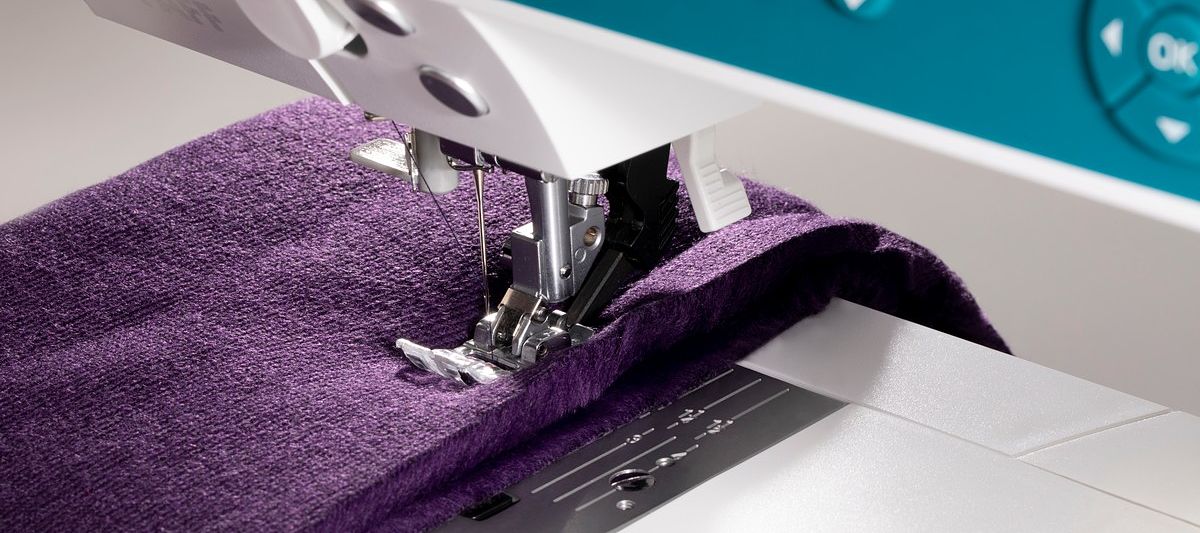 macchina per cucire elettronica Pfaff Ambition 610 con 5 anni di garanzia e paino allungabase omaggio