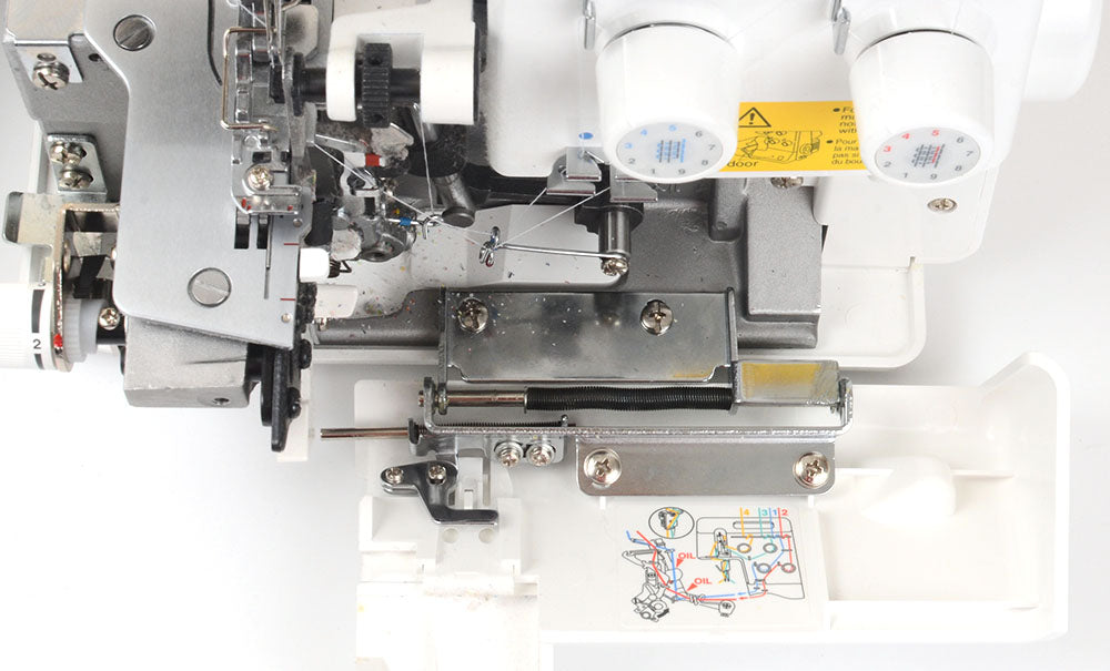 Juki tagliacuci MO-654DEN con 10.000 metri di filo omaggio Garanzia Ufficiale Juki Italia - Cucireonline