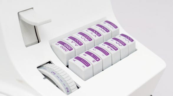 Pfaff Select 3.2  per cucire meccanica  con 5 anni di garanzia e set aghi omaggio - Cucireonline