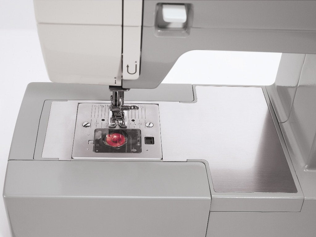 Singer Heavy Duty 4423 con  piedino tagliacuci e 5 anni di garanzia