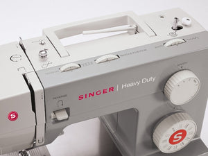 Singer Heavy Duty 4411 con piedino tagliacuci e 5 anni di garanzia