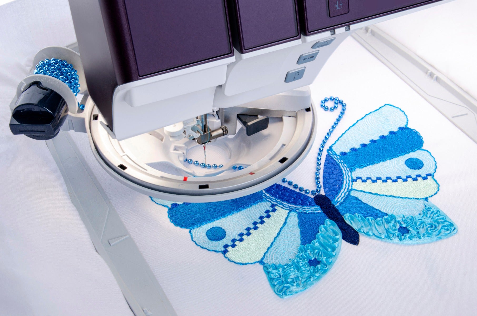 Macchina per cucire e ricamare Pfaff Creative Icon 2 con software platinum