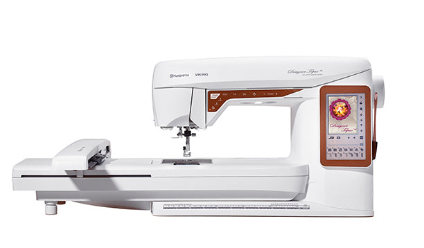 Husqvarna Viking Designer Topaz 40 con  10.000 metri di filo e software gold omaggio. 5 anni di garanzia