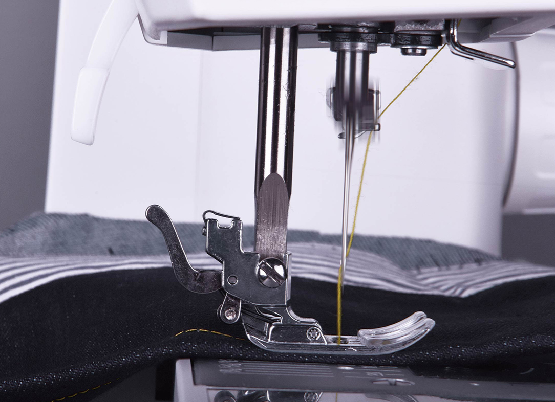 Macchina per cucire Necchi Q132 A con piedino tagliacuci e tavolo allungabase, gioiello Morellato, 5 anni di garanzia - Cucireonline