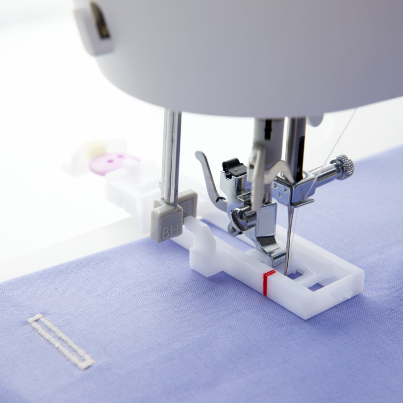 Singer  C5605   Macchina per cucire elettronica con borsa Singer e Kit piedini extra
