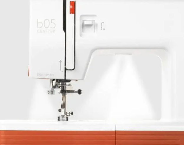 Bernette 05 CRAFTER Mechanical sewing machine with overlock foot