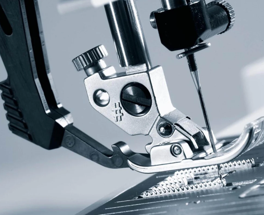 Machine à coudre électronique Pfaff Ambition 610 avec garantie de 5 ans et table d'extension gratuite
