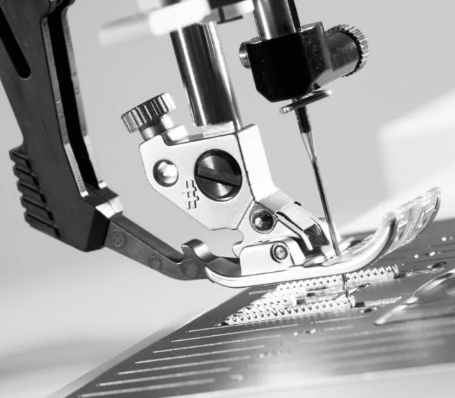 Pfaff Expression 710 Special Edition Electronic Sewing Machine with Extra Presser Feet