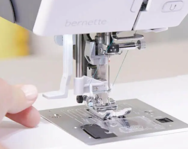 Bernette B77 - Elektronische Nähmaschine Vielseitigkeit und Innovation für Kreative