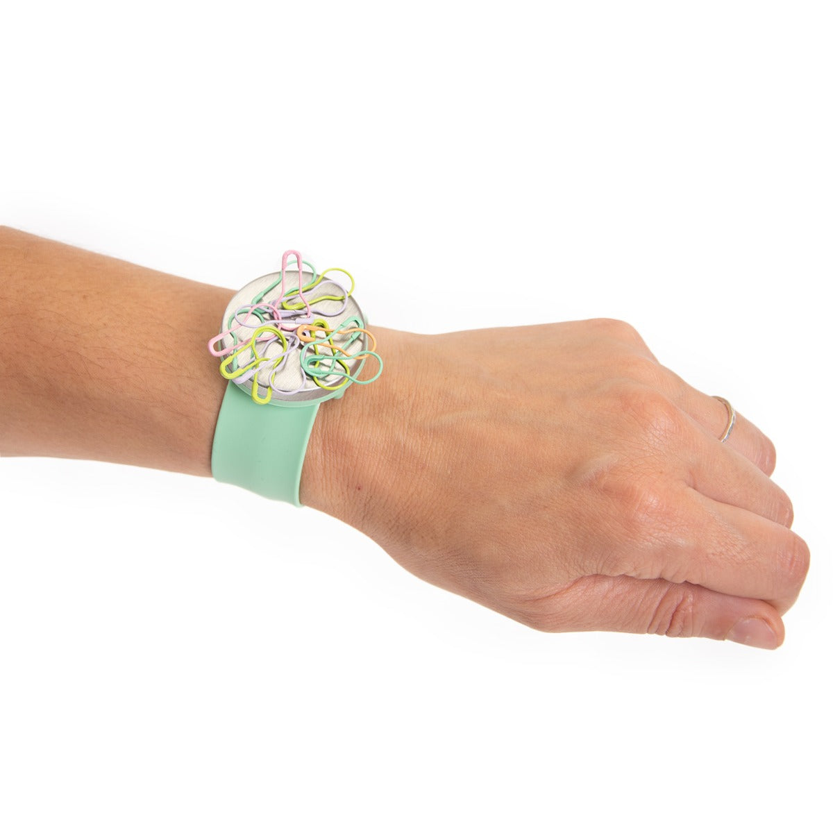 Bracciale con magnete rotondo per contagiri, spilli by Katia