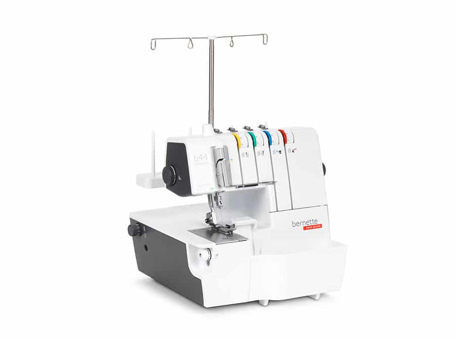 Tagliacuci Bernette B 44 by Bernina con 10.000 metri di filo omaggio - Cucireonline
