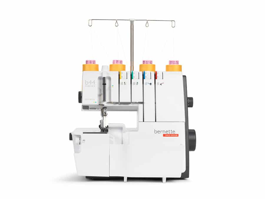 Tagliacuci Bernette B 44 by Bernina con 10.000 metri di filo omaggio - Cucireonline