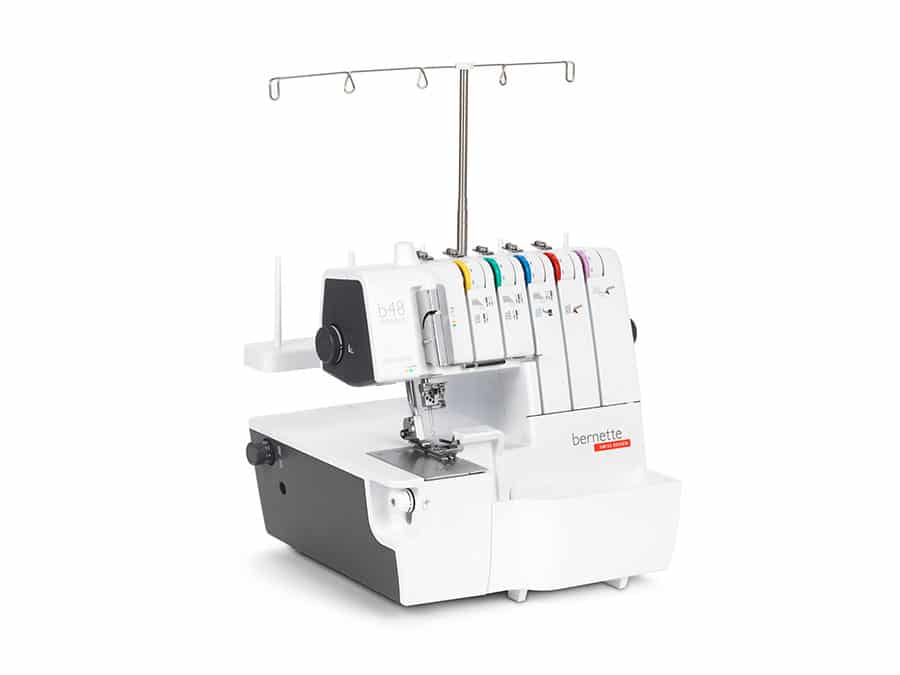Tagliacuci con punto di copertura Bernette B 48 by Bernina con 10.000 metri di filo omaggio - Cucireonline