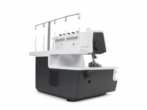 Tagliacuci con punto di copertura Bernette B 48 by Bernina con 10.000 metri di filo omaggio