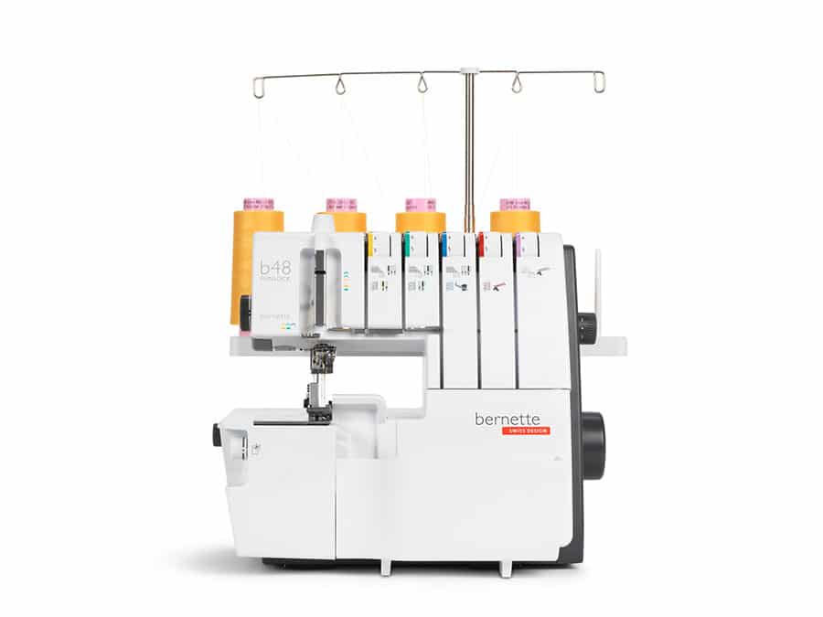 Tagliacuci con punto di copertura Bernette B 48 by Bernina con 10.000 metri di filo omaggio - Cucireonline