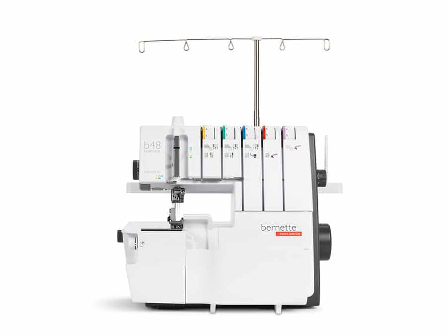 Tagliacuci con punto di copertura Bernette B 48 by Bernina con 10.000 metri di filo omaggio - Cucireonline