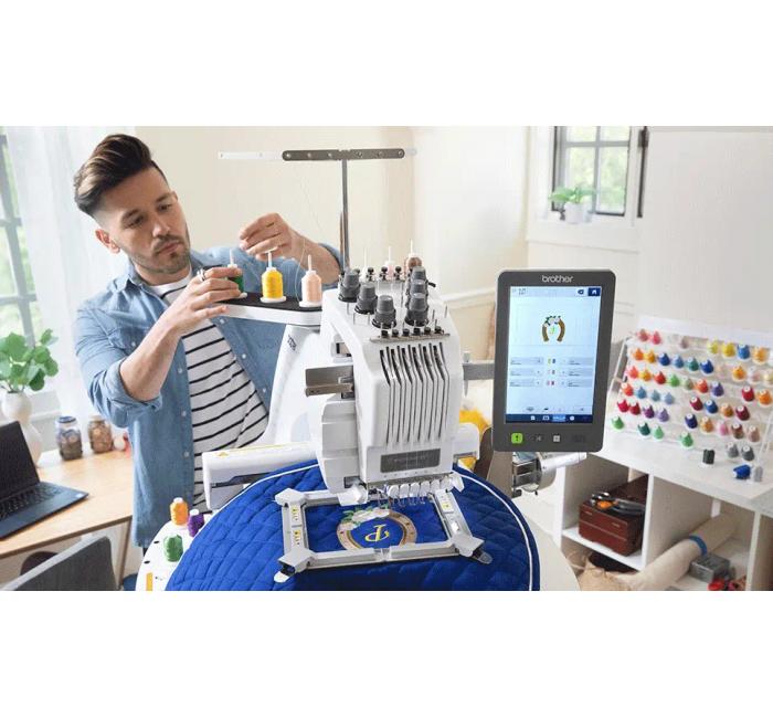 Macchina ricamatrice professionale Brother PR680W - Cucireonline