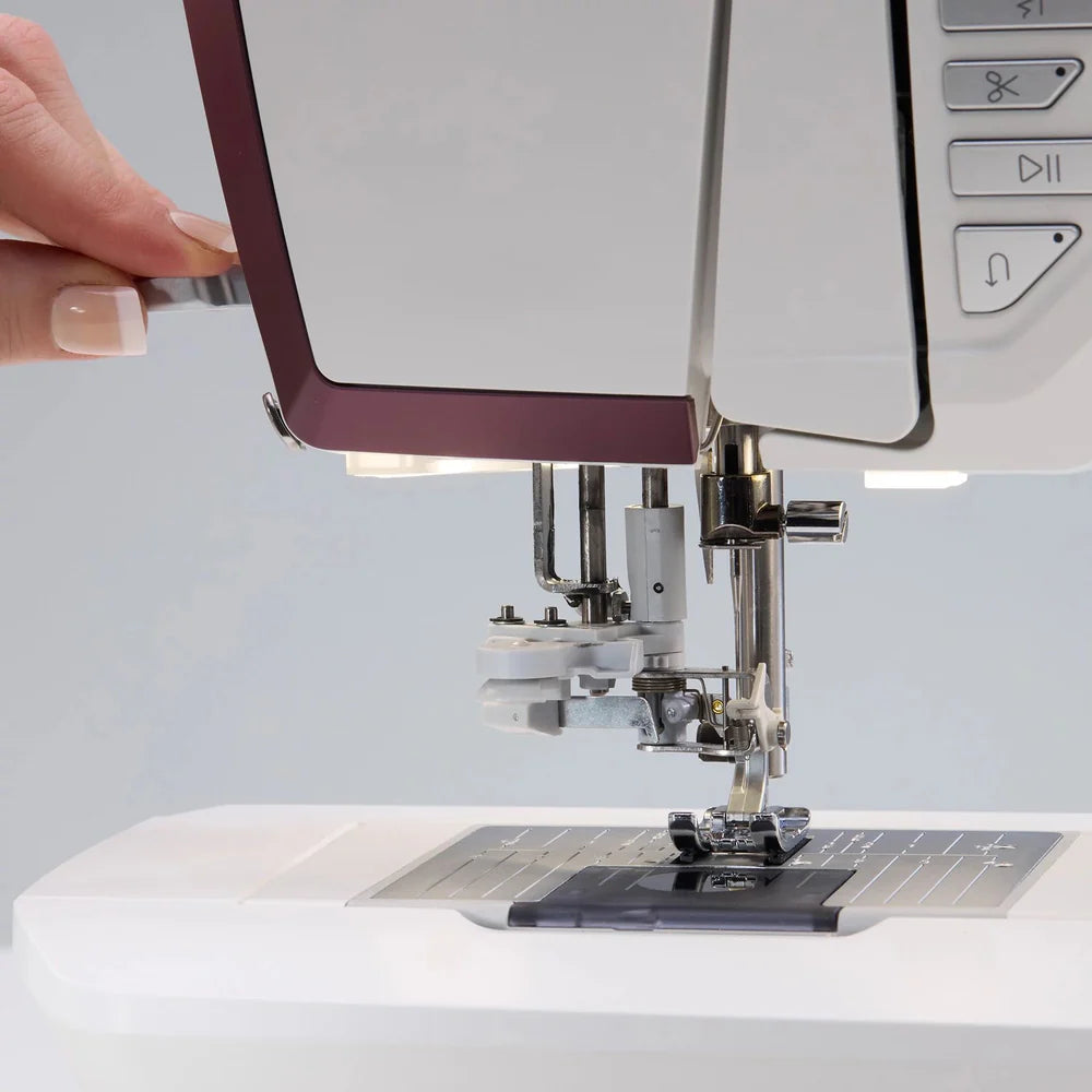 Macchina da cucire e ricamare Husqvarna Viking Designer Topaz 65 con 5 anni di garanzia