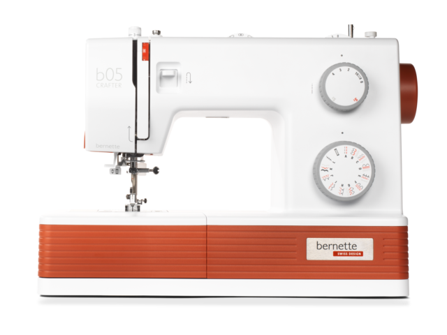 Macchina per cucire meccanica Bernette 05 CRAFTER con piedino tagliacuci - Cucireonline