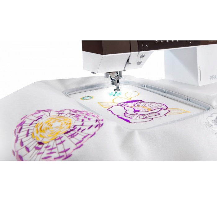 Macchina per cucire e ricamare Pfaff Creative Ambition 640 5 anni di garanzia, kit piedini ANNIVERSARY e software Gold omaggio - Cucireonline
