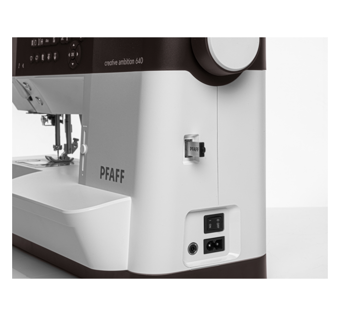 Macchina per cucire e ricamare Pfaff Creative Ambition 640 5 anni di garanzia, kit piedini ANNIVERSARY e software Gold omaggio - Cucireonline