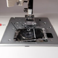 Macchina per cucire elettronica Singer Confidence 7465 con 5 anni di garanzia e piedino tagliacuci