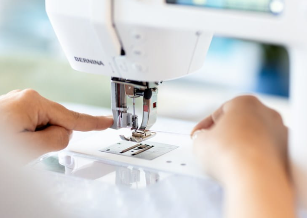 Macchina per cucire elettronica Bernina B 325 NEW modello 2025 - Cucireonline