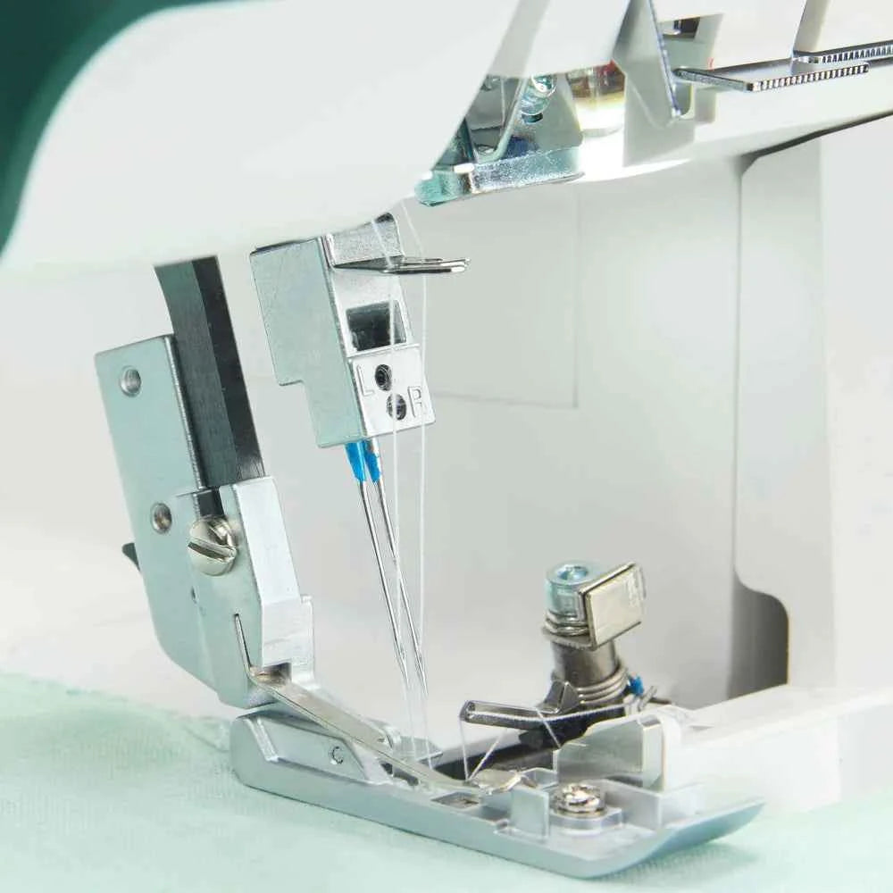 Pfaff Tagliacuci Pfaff admire 3000 con tavolo estensibile e ginocchiera