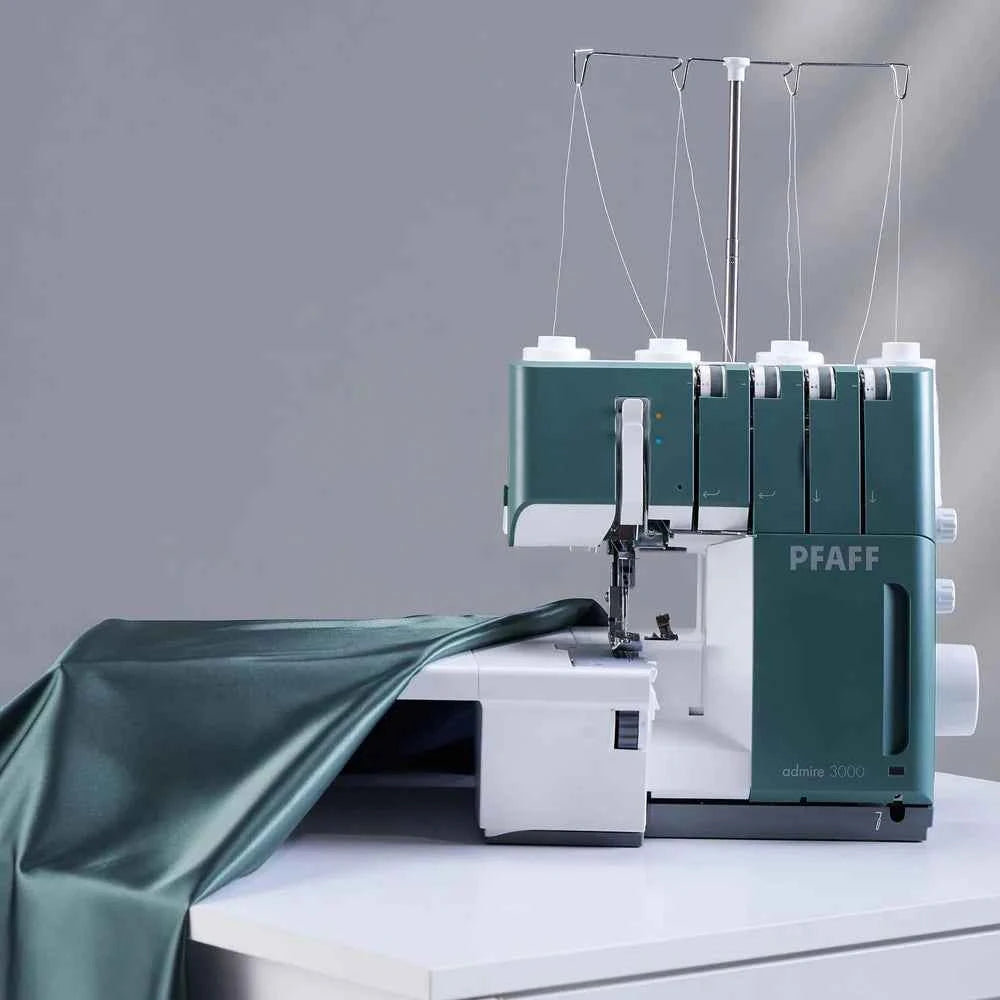 Pfaff Tagliacuci Pfaff admire 3000 con tavolo estensibile e ginocchiera